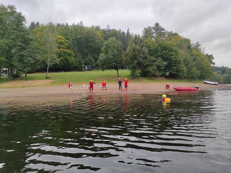 Na přehradě Pastviny se konalo v sobotu mistrovství v záchraně na vodě.