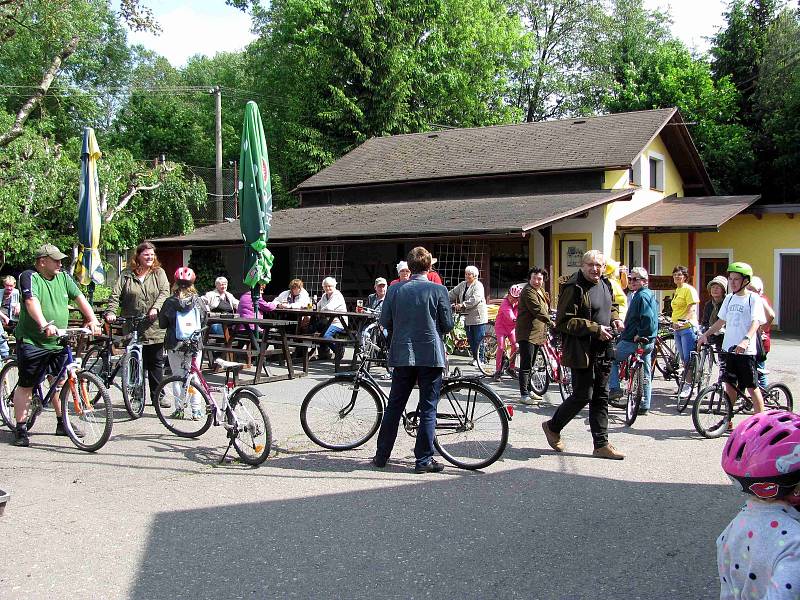 Turisté hravou formou poznají tradici výroby kartáčů.