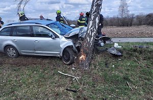 Nehoda osobního automobilu komplikuje provoz na I/35 u Vysokého Mýta.