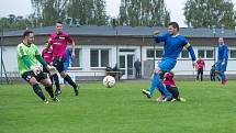 Česká Třebová porazila Moravany (v modrém) vysoko 4:0.