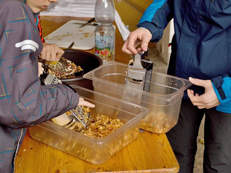 V duchu první republiky se nesl Koloběh života v Jablonném nad Orlicí. Akce Nadačního fondu Koloběh života nabídla hudbu, tanec, módní přehlídku i fotokoutek.