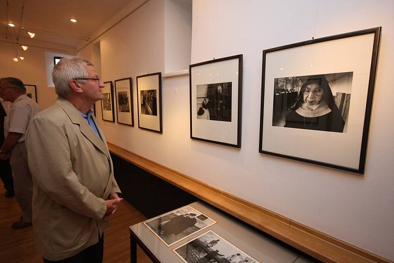 „BRÁNA NADĚJE“ – takový je název unikátní výstavy fotografií významného českého fotografa Jindřicha Štreita, která byla otevřena v Galerii pod radnicí v Ústí nad Orlicí. 