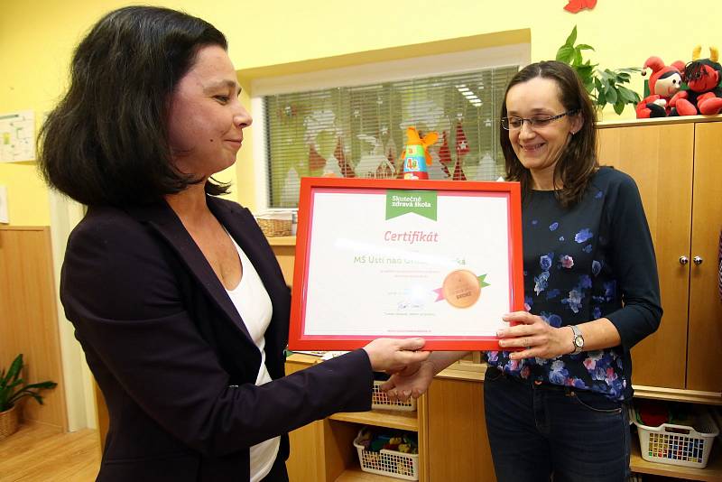 Školka si převzala bronzový certifikát Skutečně zdravé školy.