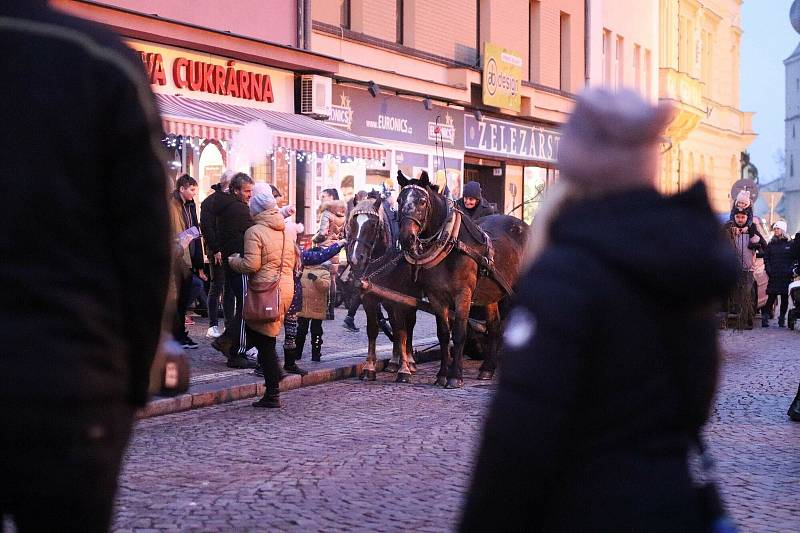 Čertovský rej řádil po vysokomýtském náměstí.