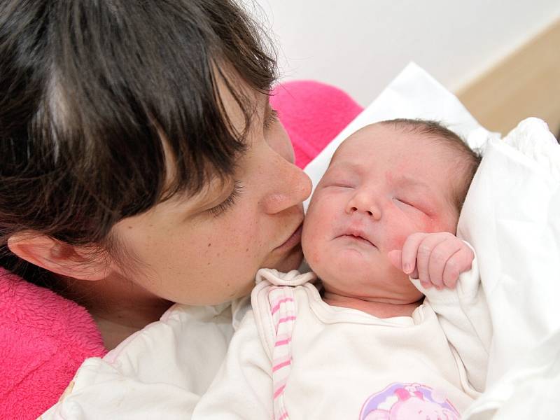 Emily Kubešová je po Nelince druhou dcerou Diany a Miroslava z České Třebové. Na svět si 12. dubna v 10.28 přinesla 3,98 kg.