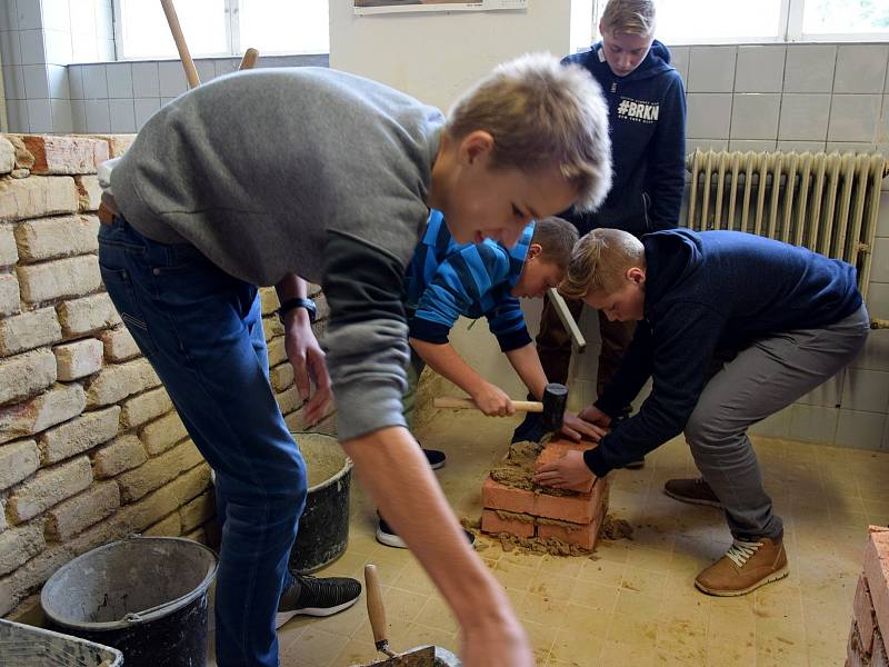 TECHNOhrátky zdolaly ve Vysokém Mýtě kótu 10 000 žáků - cesta napříč seznamkou řemesel jim trvala šest let.