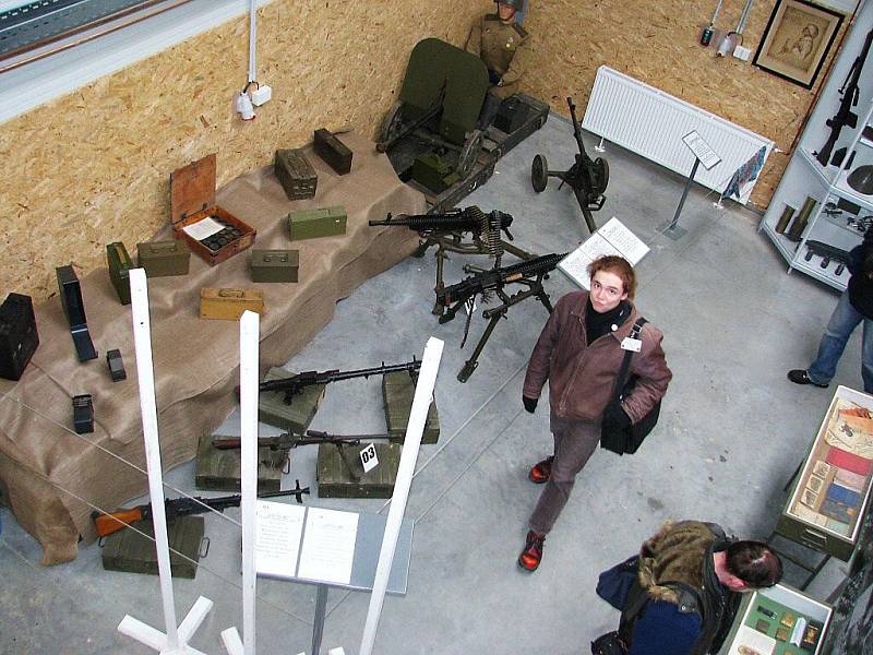 Prohlídka rozestavěného vojenského muzea a podzemí dělostřelecké tvrze Hůrka.