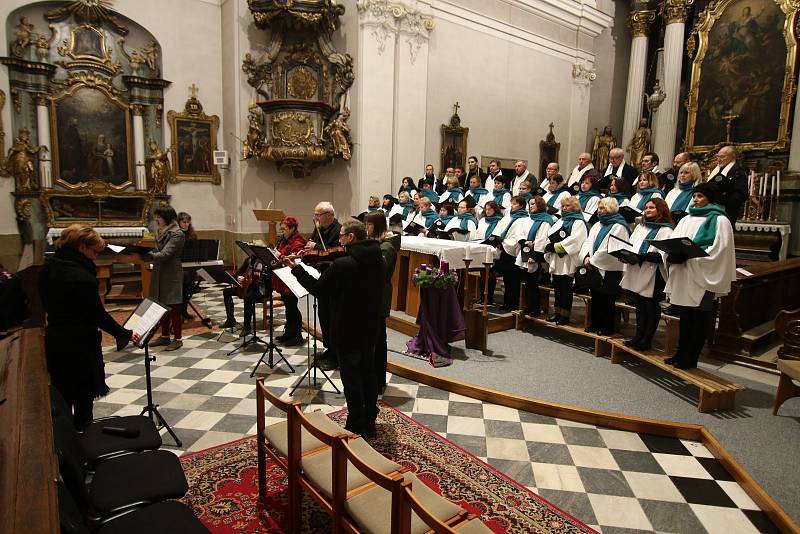 V kostele Nanebevzetí Panny Marie v Ústí nad Orlicí se v úterý konal dvanáctý adventní koncert.
