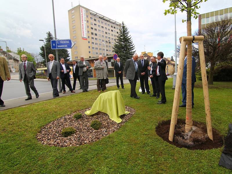 50 let od zahájení výroby bezvřetenových dopřádacích strojů v Ústí nad Orlicí.