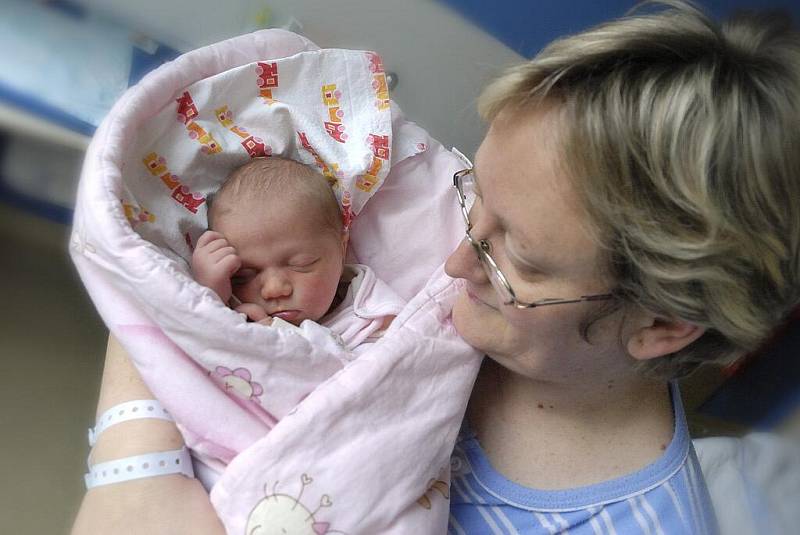 Pavla Honzátková je dalším přírůstkem do rodiny manželů Zdeňky a Miroslava z Letohradu, kde už mají dcery Zuzanku a Aničku. Holčička se narodila 27. listopadu v 19.16 hodin a vážila 3,35 kg.