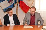 Slavnostní podpis koaliční dohody na radnici v Ústí nad Orlicí.