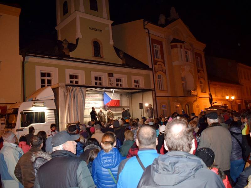 Demonstrace proti vzniku ženské věznice v Králíkách.