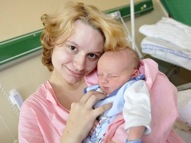Michal Rek je první radostí pro Kristýnu Kubínovou a Michala Reka z Lanškrouna. Když se 31. října ve 21.20 narodil, vážil 3,7 kg.