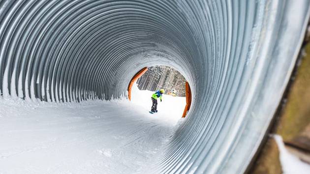 Oblíbené podzemní sněžné tunely na Fun trail na Dolní Moravě.