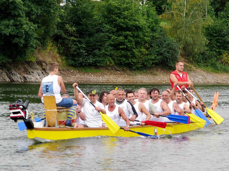 Závody dračích lodí na Pastvinách 2016.