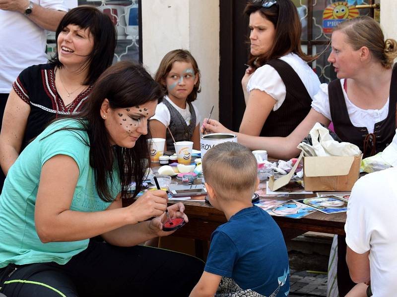 Valdštejnova ulice ožila sousedskou slavností 