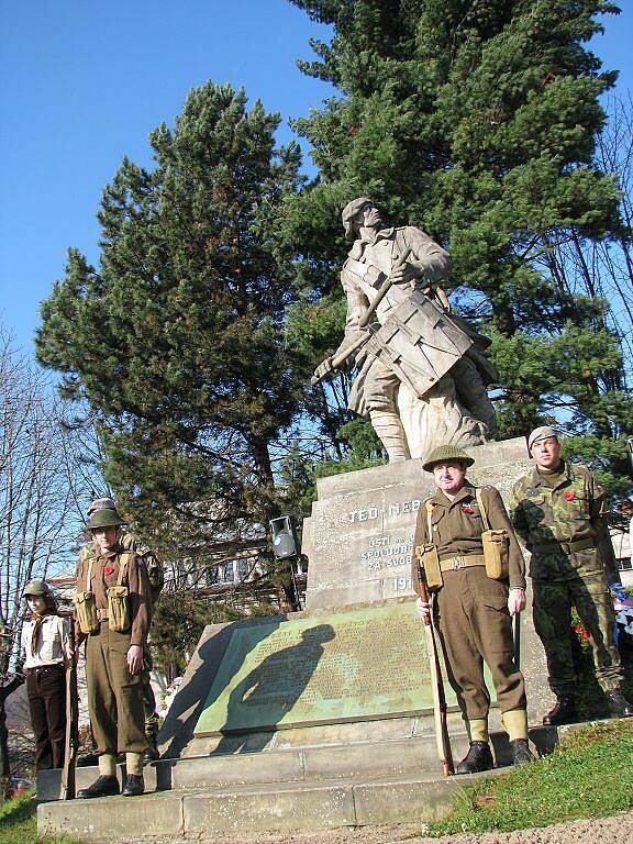 U Památníku odboje a v Parku ČS legií v Ústí nad Orlicí si připomněli Den veteránů.