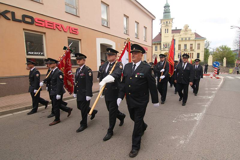 Okresní sdružení hasičů má nový prapor.