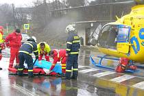 V pátek 13. března byl při vyládání přepravovaných aut sražen a těžce zraněn muž, pro kterého musel přlétnou vrtulník zdravotnické záchranné služby, který přistával přímo na silnici.
