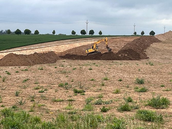 Záchranný archeologický výzkum pod budoucí dálnicí D35 v okolí Vysokého Mýta a Džbánova u Litomyšle.