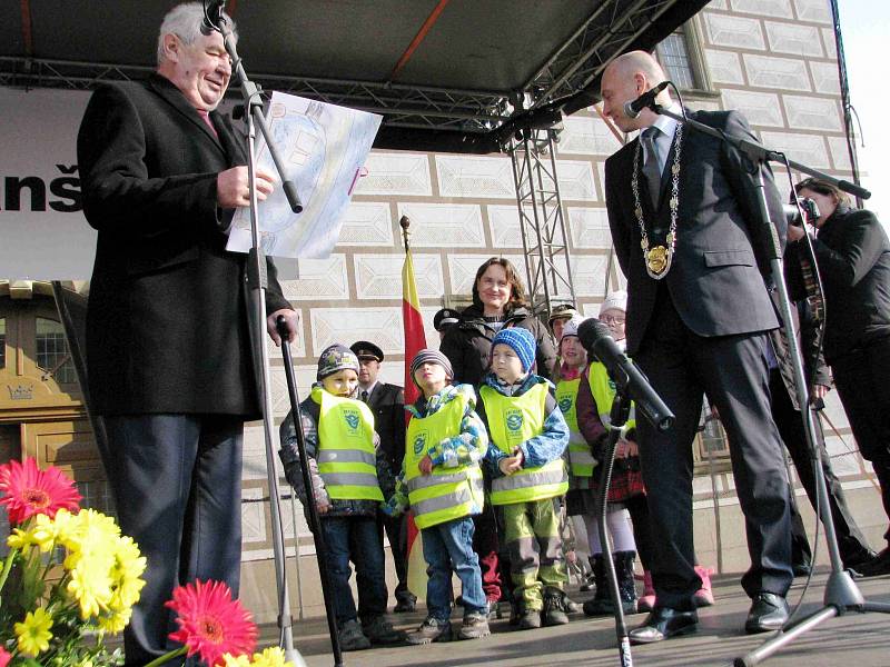 Prezident Miloš Zeman při své třídenní cestě Pardubickým krajem navštívil i Lanškroun.