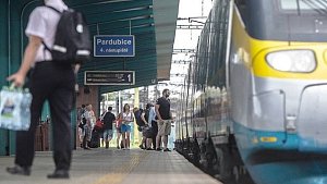 1. července začínají platit nové jízdní řády, dálkové vlaky do Brna se vrací na trať přes Pardubice