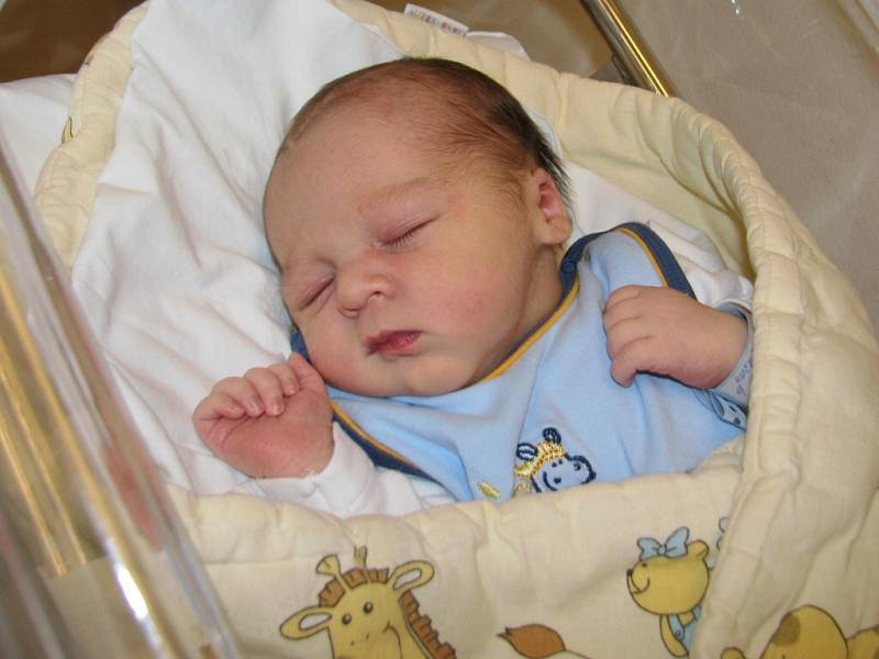 Štěpán Kučera je na světě od 3. října 12.16 hodin. Radují se z něj Martina a Pavel ze Sebranic. Chlapec po porodu vážil 3,84 kg.