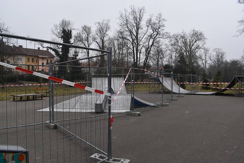 Uzavřen je i skatepark v Chocni.