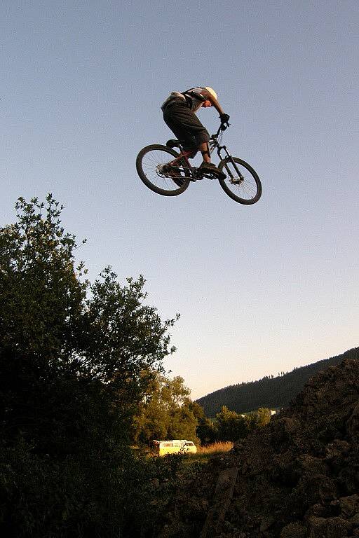 Ústecký „BIKE PARK“ nabízí adrenalinovou zábavu odvážným jezdcům. 