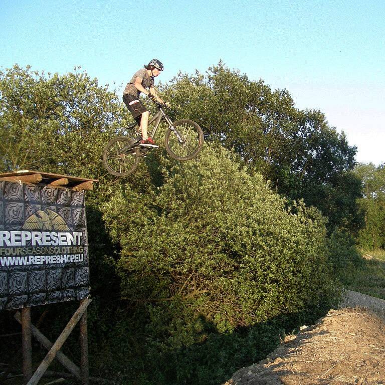 Ústecký „BIKE PARK“ nabízí adrenalinovou zábavu odvážným jezdcům. 