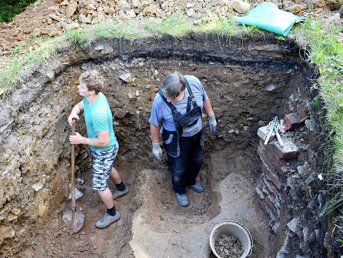 Záchranný archeologický výzkum na starém hřbitově v Ústí nad Orlicí.