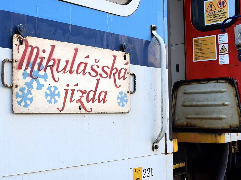 Mikulášský vlak je na Orlicku oblíbenou tradicí.