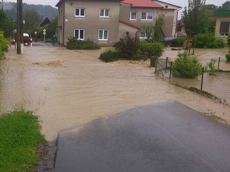 Velká voda ve Skrovnici.