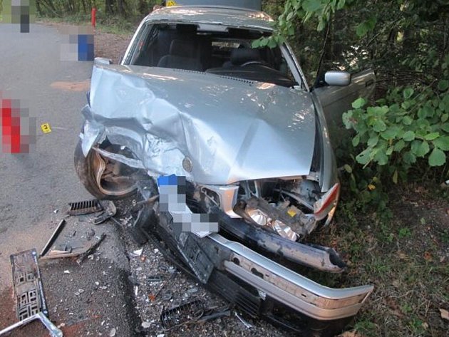 Na silnici mezi obcemi Řetůvka a Sloupnice došlo k čelnímu střetu dvou aut.