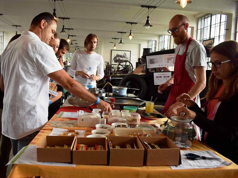 Expozici starých strojů oživil festival dobrého jídla a pití