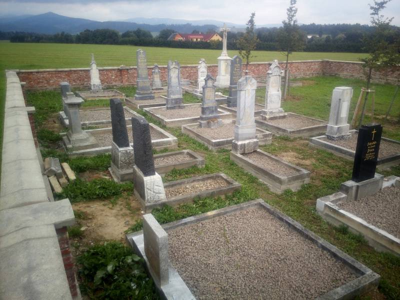 Hřbitov v Dolní Lipce