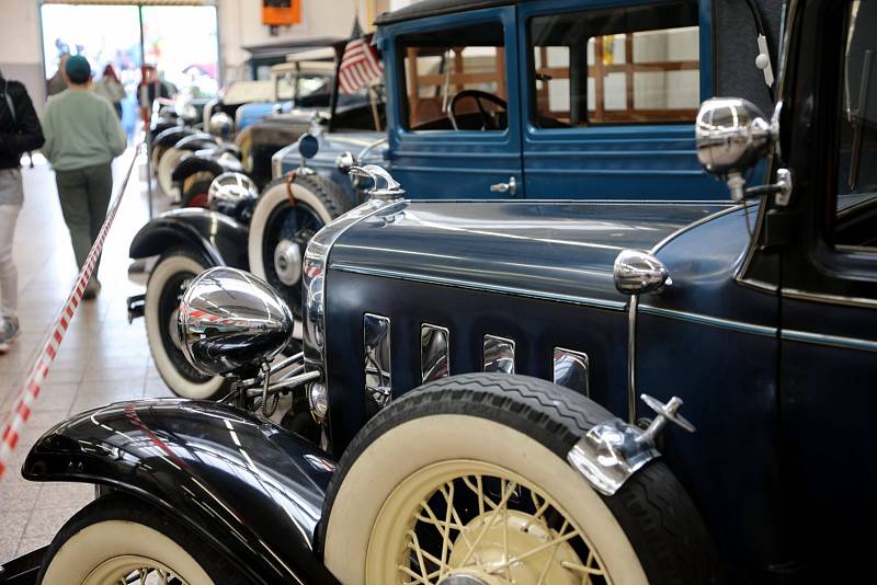 Autosalon doprovodila výstava legendárních amerických vozů.