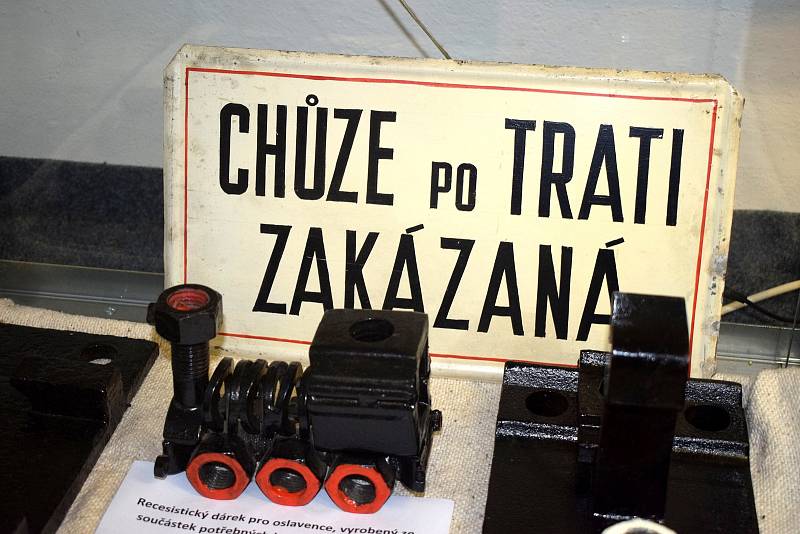 Železniční klub v Letohradě slaví dvacítku, na výstavě láká na fotografie i vláčky.