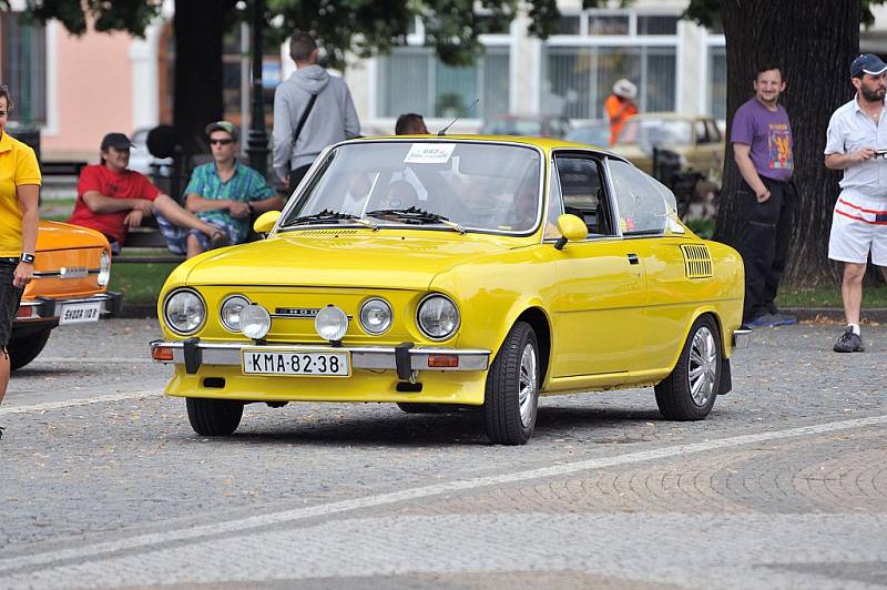 Sraz vozů Škoda 110R Coupé ve Vysokém Mýtě.