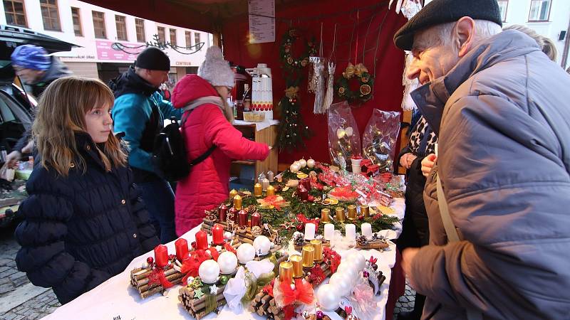 První adventní neděli 1. prosince byl na Mírovém náměstí v Ústí nad Orlicí zahájen tradiční Ústecký advent.