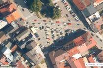 Letecký pohled na ucpané centrum Žamberka