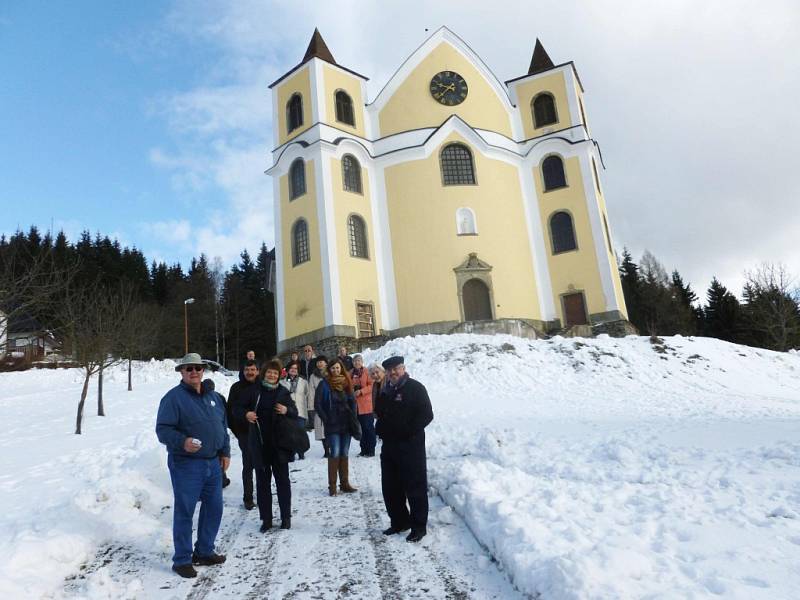 Návštěva kostela a mše svaté v Neratově.