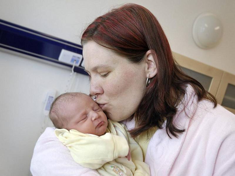 Eliška Štěpánková je druhým dítětem manželů Markéty a Martina z Mistrovic, kde už mají syna Martina. Narodila se 11. dubna v 15.47 hodin s hmotností 3,2 kg.