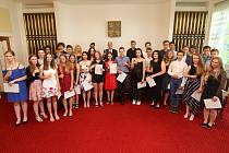 Mezinárodní Cambridge English zkoušky pro nerodilé mluvčí úspěšně v Ústí nad Orlicí složilo 41 studentů.