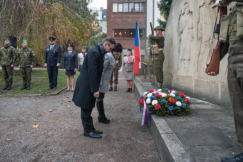 U památníků si připomněli Den válečných veteránů