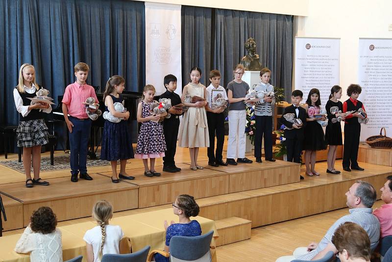 Jubilejní 60. ročník Kocianovy houslové soutěže v Ústí nad Orlicí.