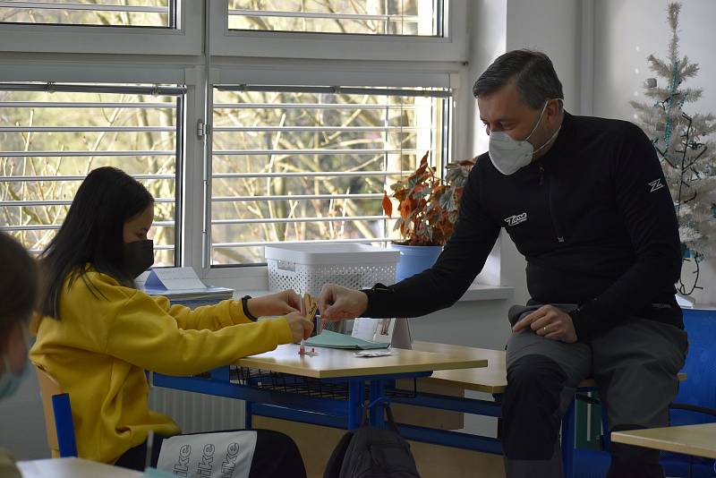 Žáci ze Základní školy Libchavy se vrátili do školních lavic. V pondělí je čeká škola hrou