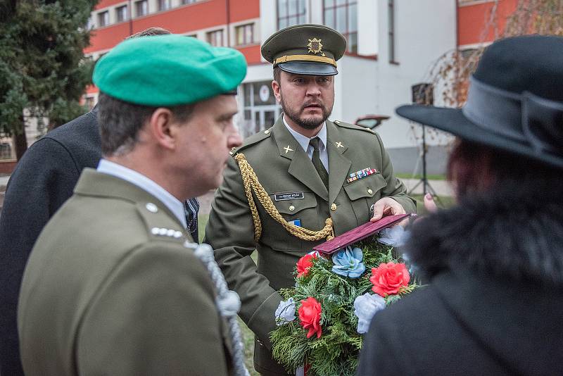 U památníků si připomněli Den válečných veteránů