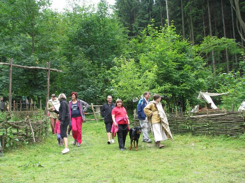 Festival živého pravěku v Křivolíku na téma svět mužů.