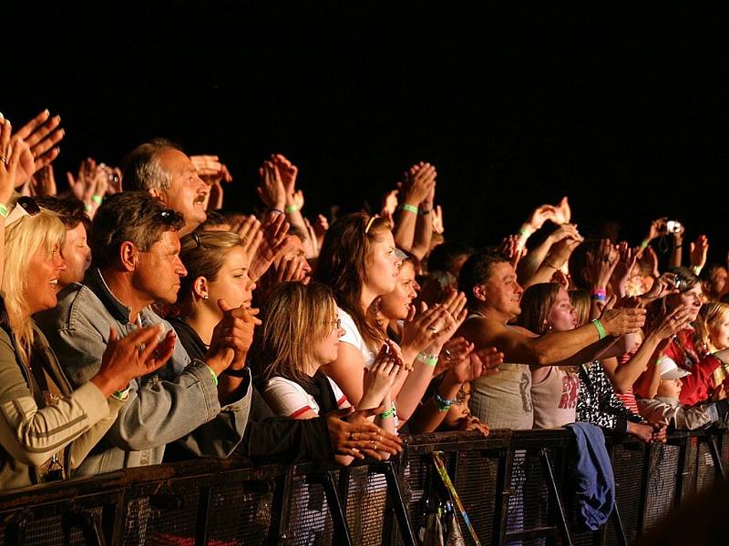 První ročník mezinárodního multižánrového festivalu přilákal v Žamberku více než tři tisíce lidí.